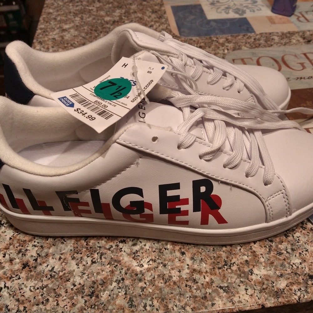 Tommy Hilfiger Shoes size 7 1/2 white